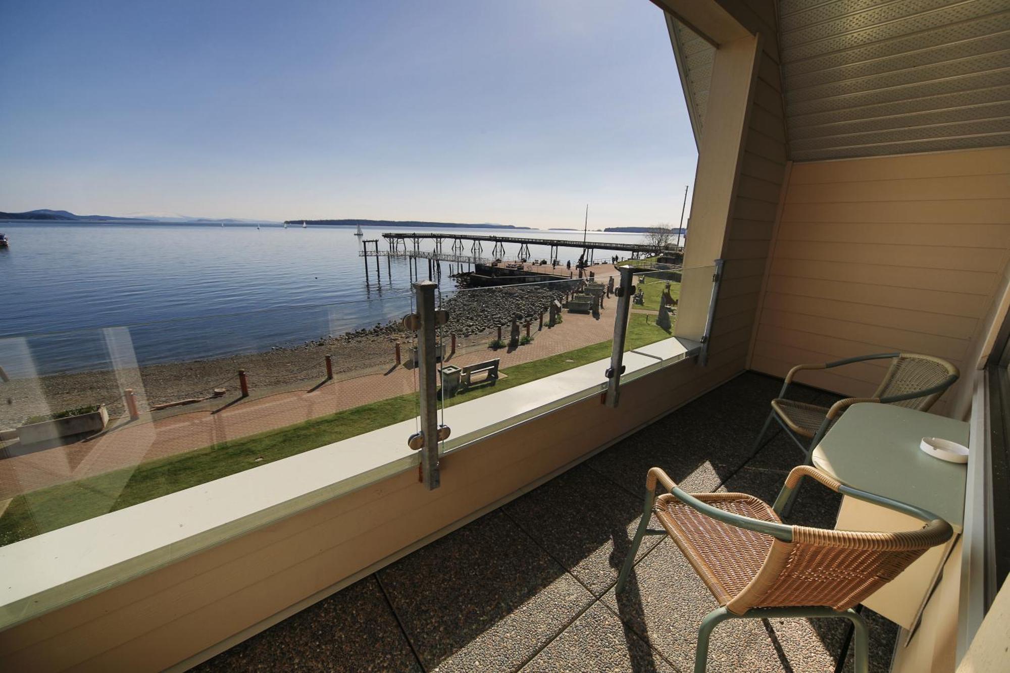 Sidney Waterfront Inn & Suites Exterior foto